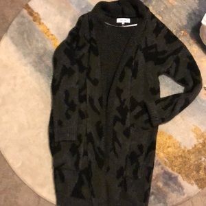 John and Jenn Evereve 2019 camo sweater xs